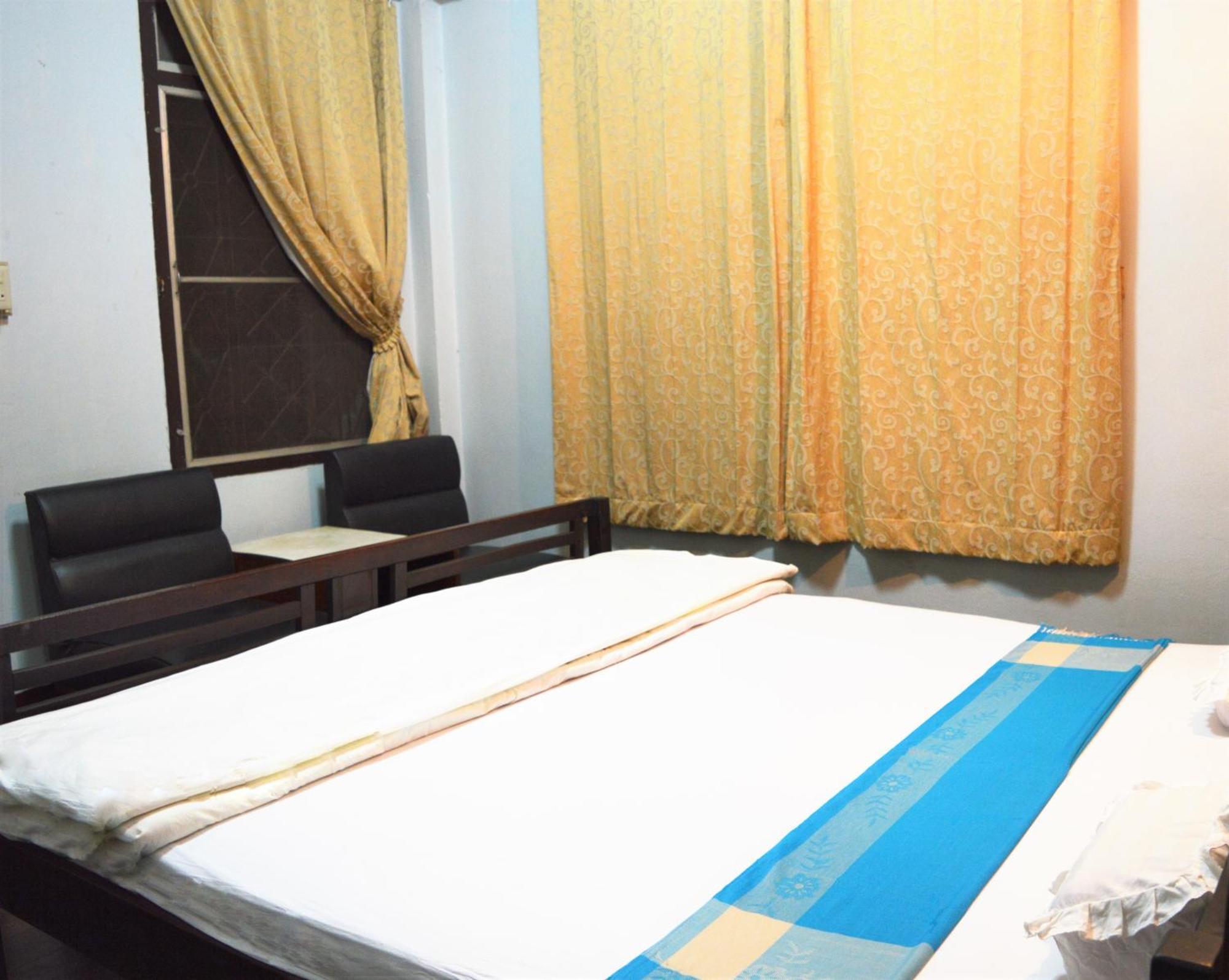 28 Rachabutr Hostel Ubon Ratchathani Room photo
