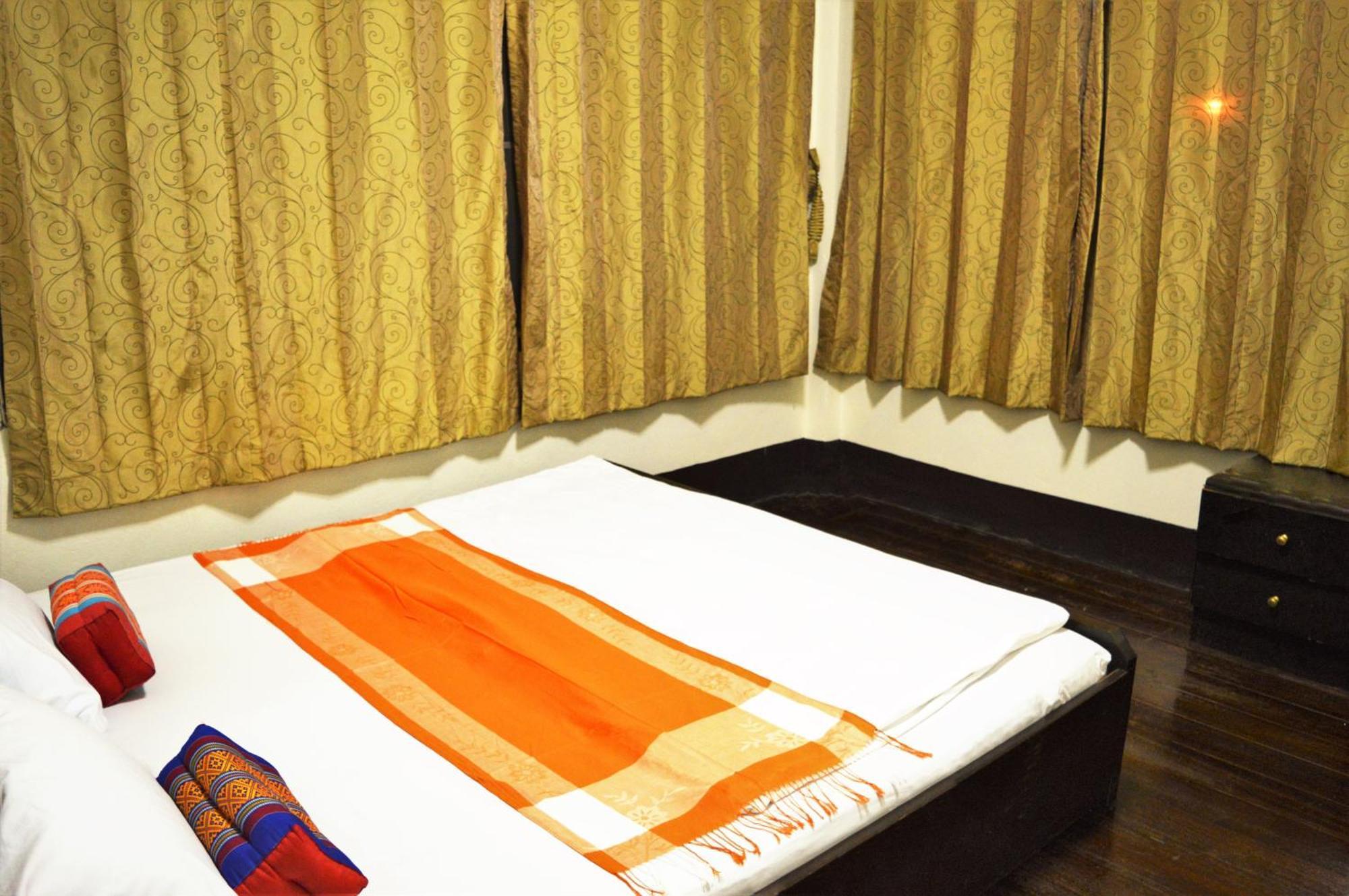 28 Rachabutr Hostel Ubon Ratchathani Room photo